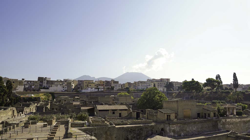 III.1/2/18/19, Herculaneum, August 2021. Looking north towards upper (ground) level rooms, on left.
On the right are the House of the Mosaic Atrium, and the House of the Stags, with terraces above the beachfront. 
Photo courtesy of Robert Hanson.